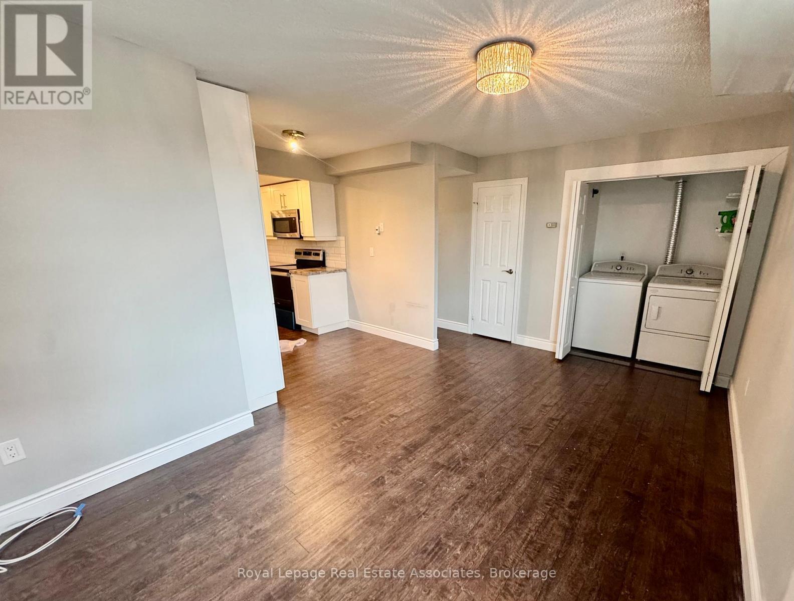 1006 - 3100 Kirwin Avenue, Mississauga, ON - Indoor