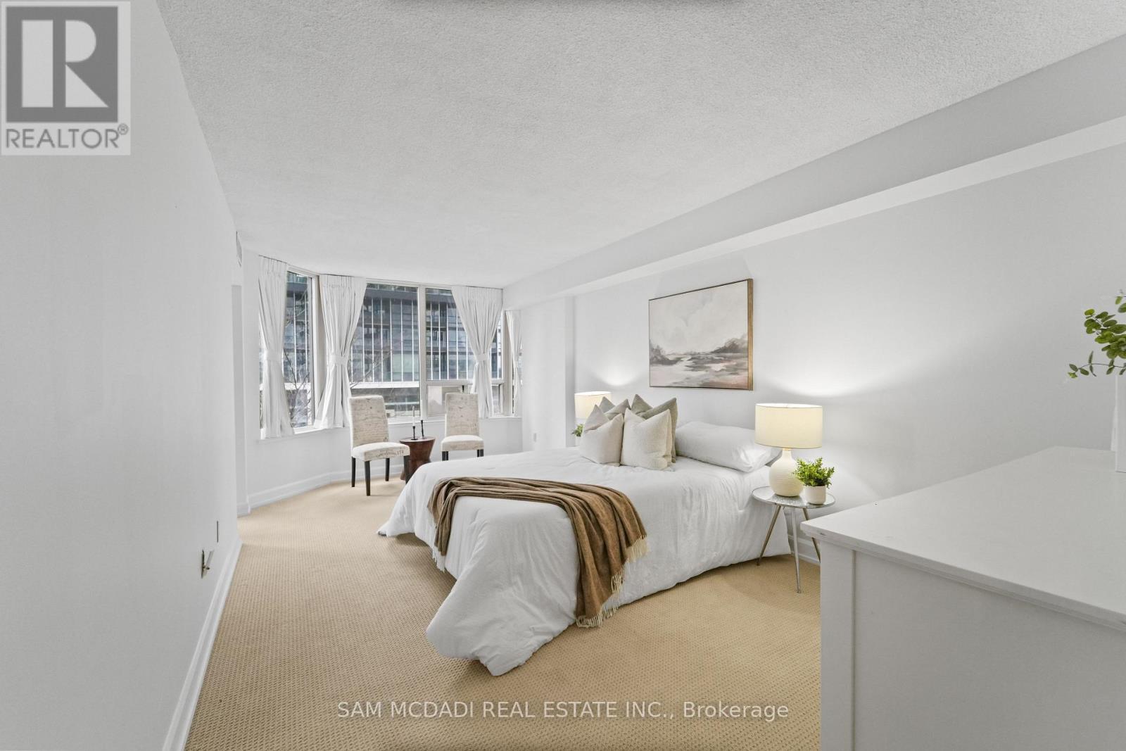 305 - 330 Rathburn Road W, Mississauga, ON - Indoor Photo Showing Bedroom