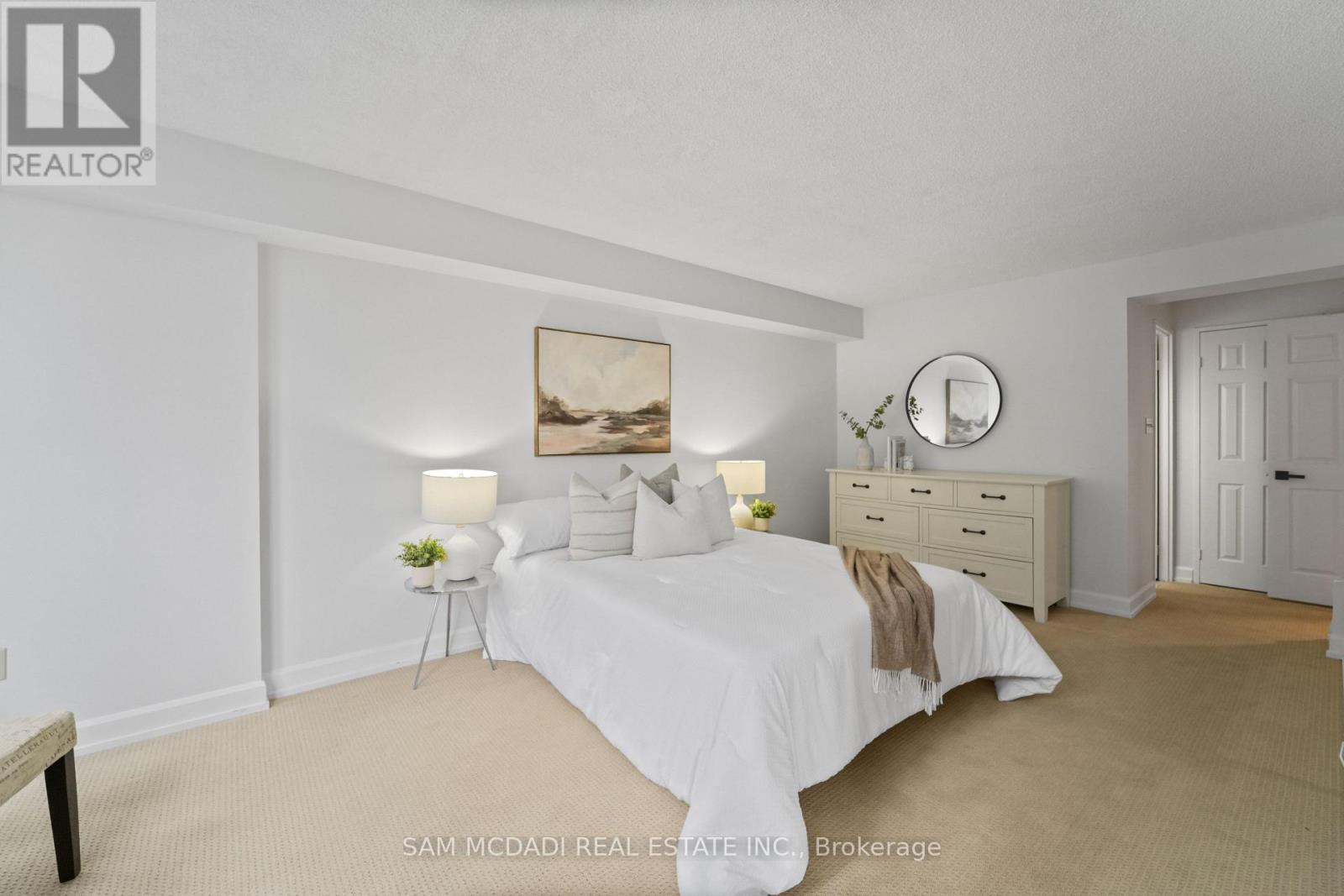 305 - 330 Rathburn Road W, Mississauga, ON - Indoor Photo Showing Bedroom
