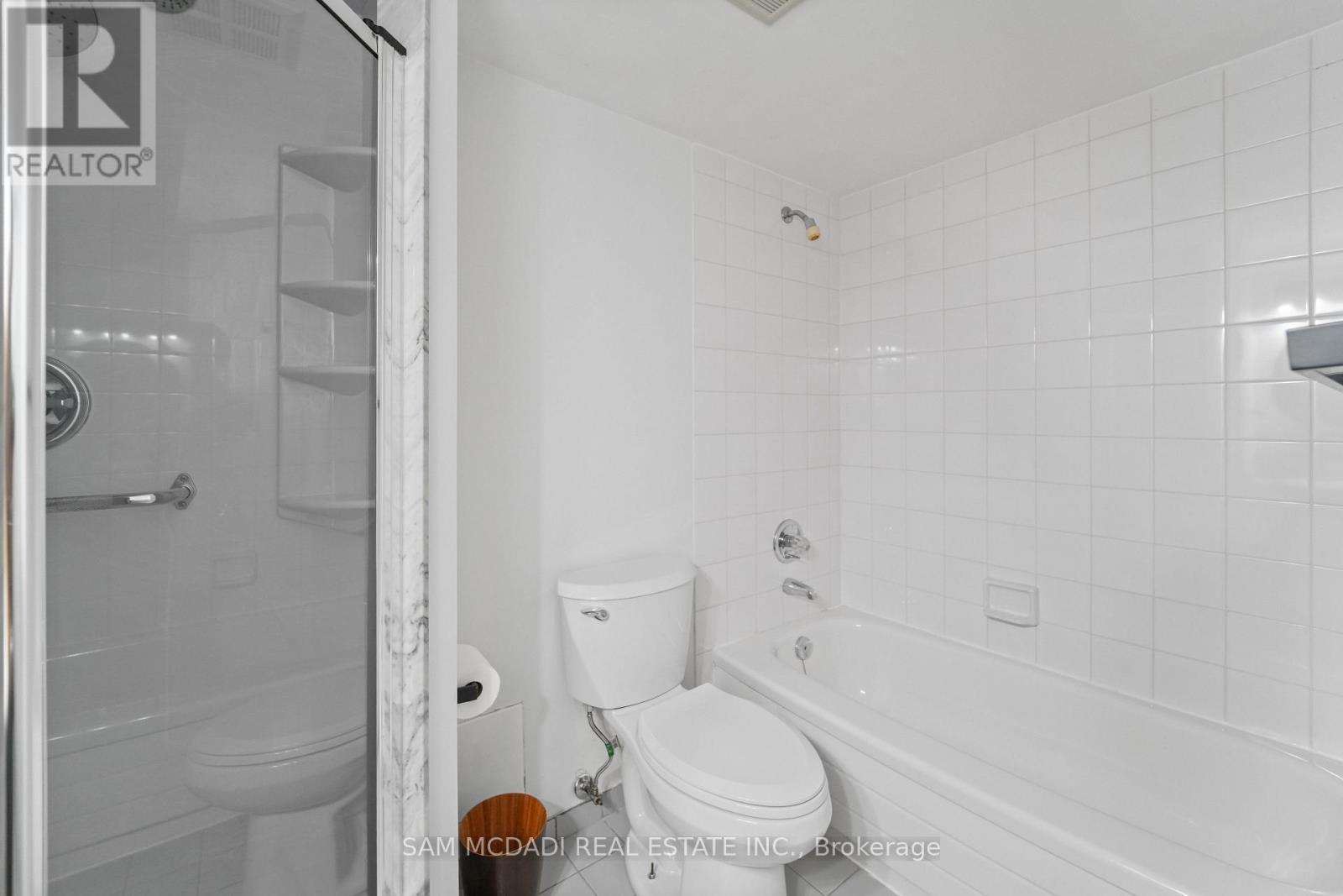 305 - 330 Rathburn Road W, Mississauga, ON - Indoor Photo Showing Bathroom