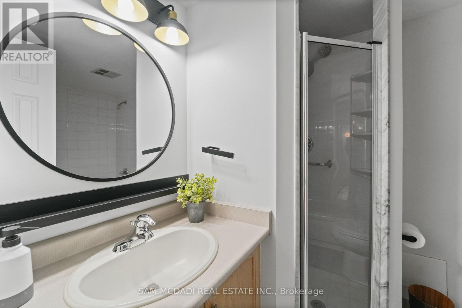 305 - 330 Rathburn Road W, Mississauga, ON - Indoor Photo Showing Bathroom