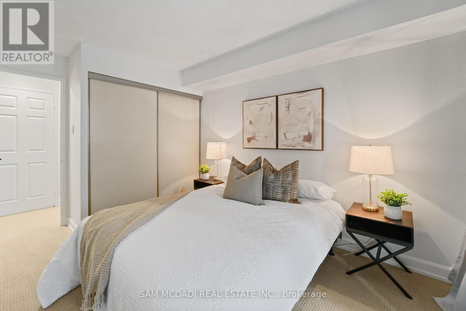 305 - 330 Rathburn Road W, Mississauga, ON - Indoor Photo Showing Bedroom