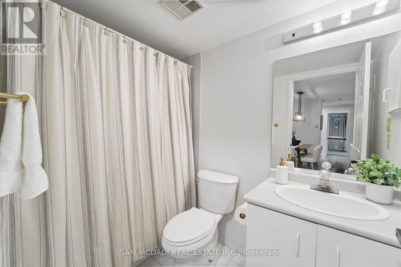 305 - 330 Rathburn Road W, Mississauga, ON - Indoor Photo Showing Bathroom