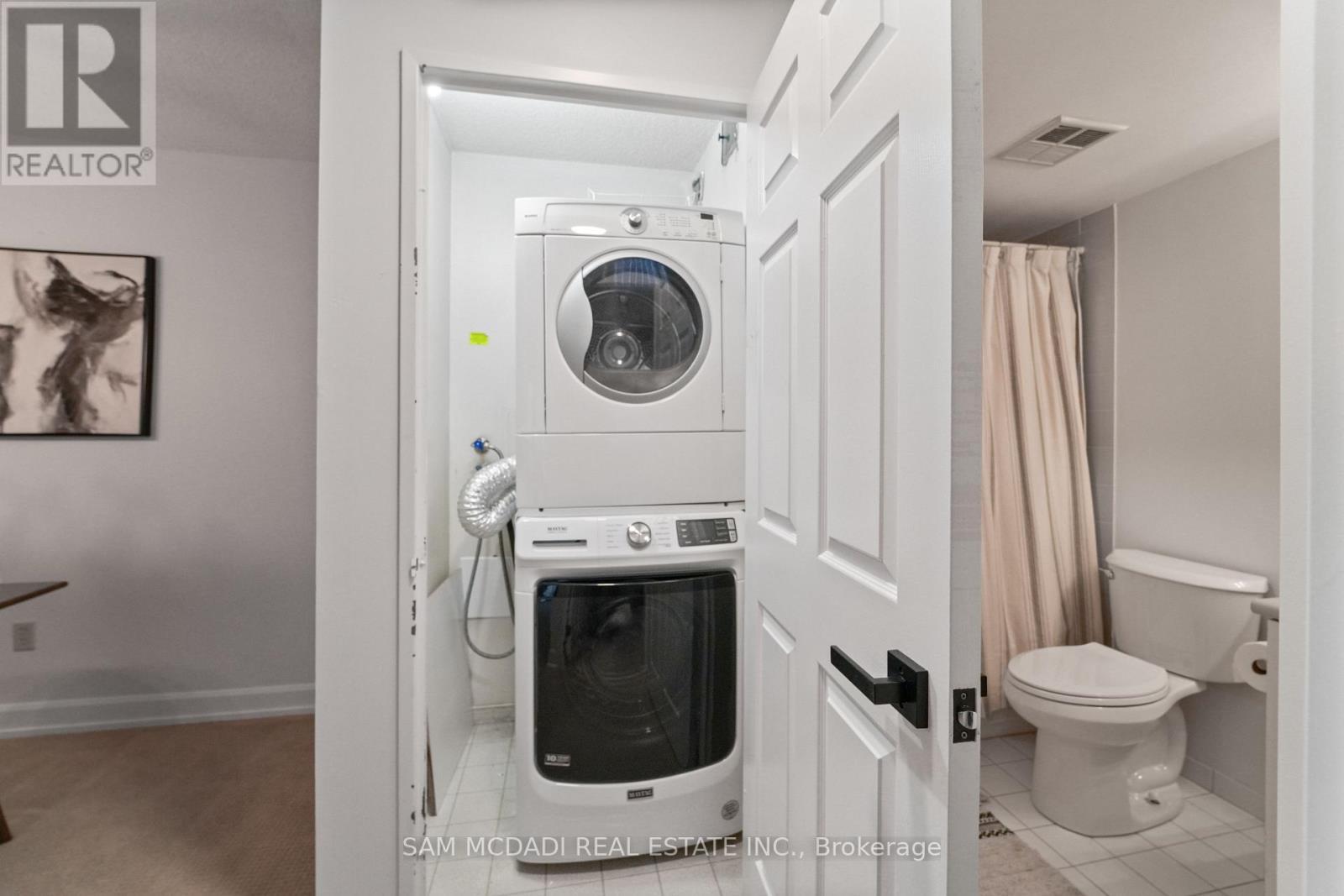 305 - 330 Rathburn Road W, Mississauga, ON - Indoor Photo Showing Laundry Room
