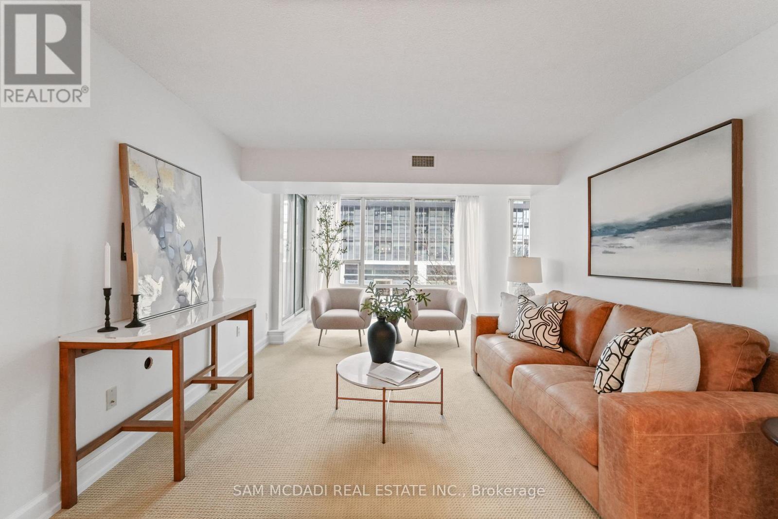 305 - 330 Rathburn Road W, Mississauga, ON - Indoor Photo Showing Living Room