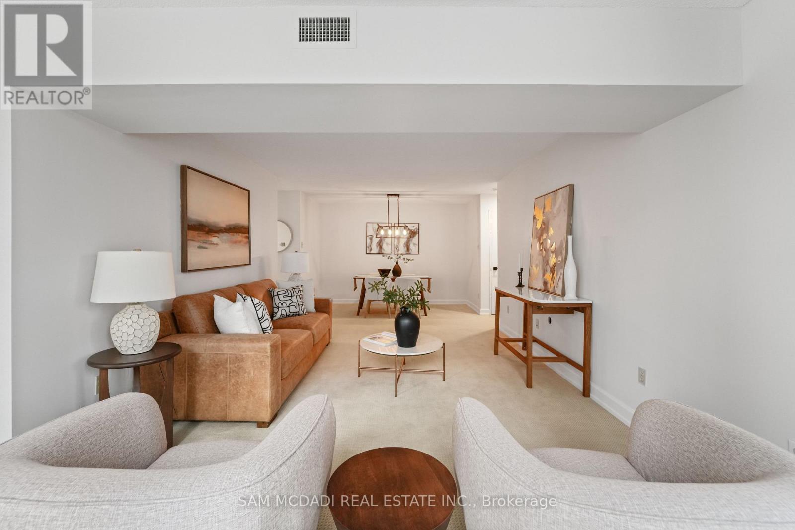 305 - 330 Rathburn Road W, Mississauga, ON - Indoor Photo Showing Living Room