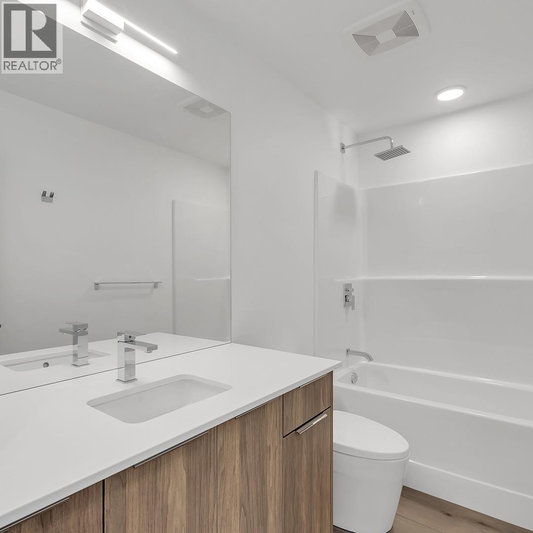 3642 Mission Springs Drive Unit# 502C, Kelowna, BC - Indoor Photo Showing Bathroom