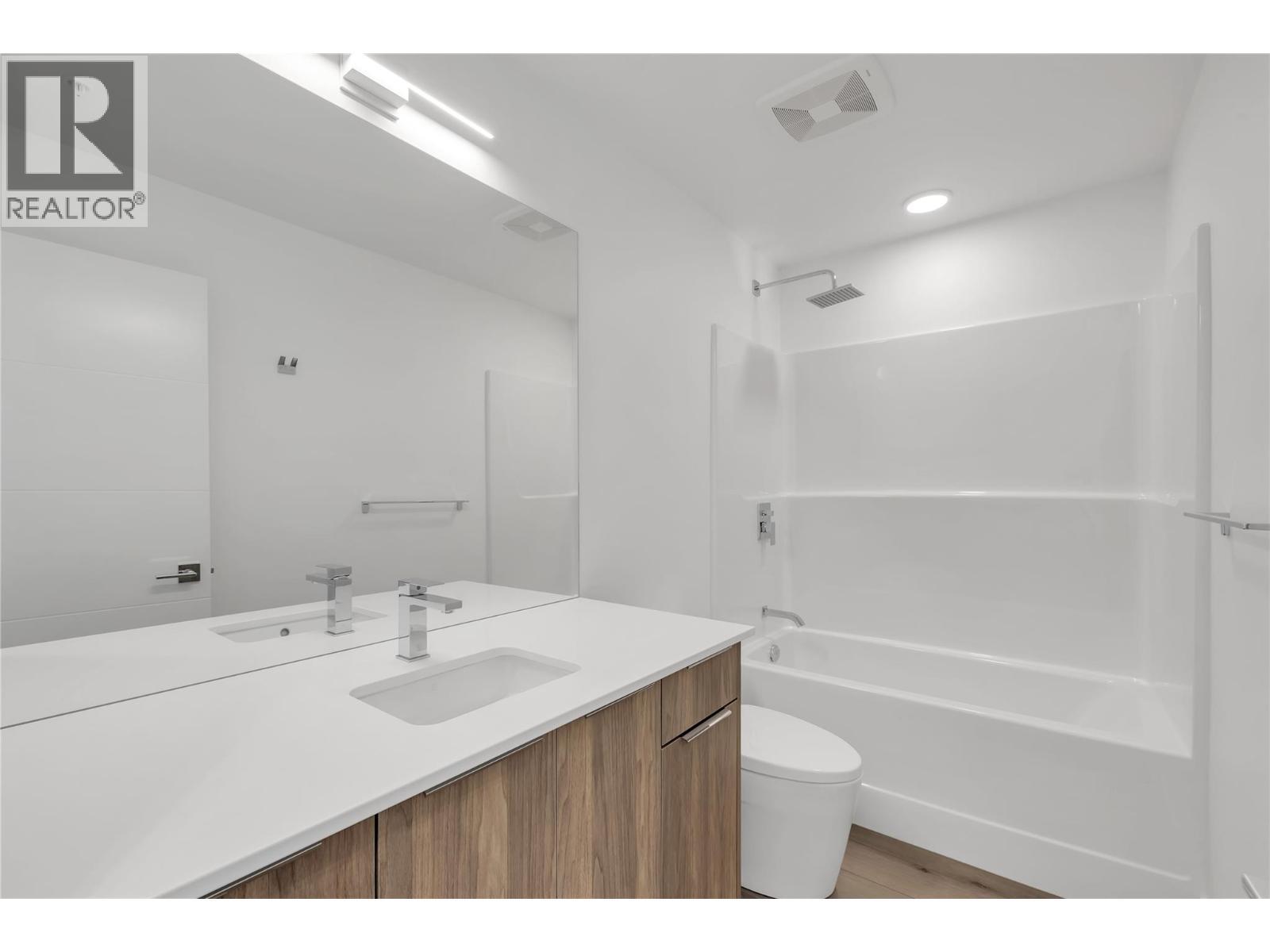 3642 Mission Springs Drive Unit# 502C, Kelowna, BC - Indoor Photo Showing Bathroom