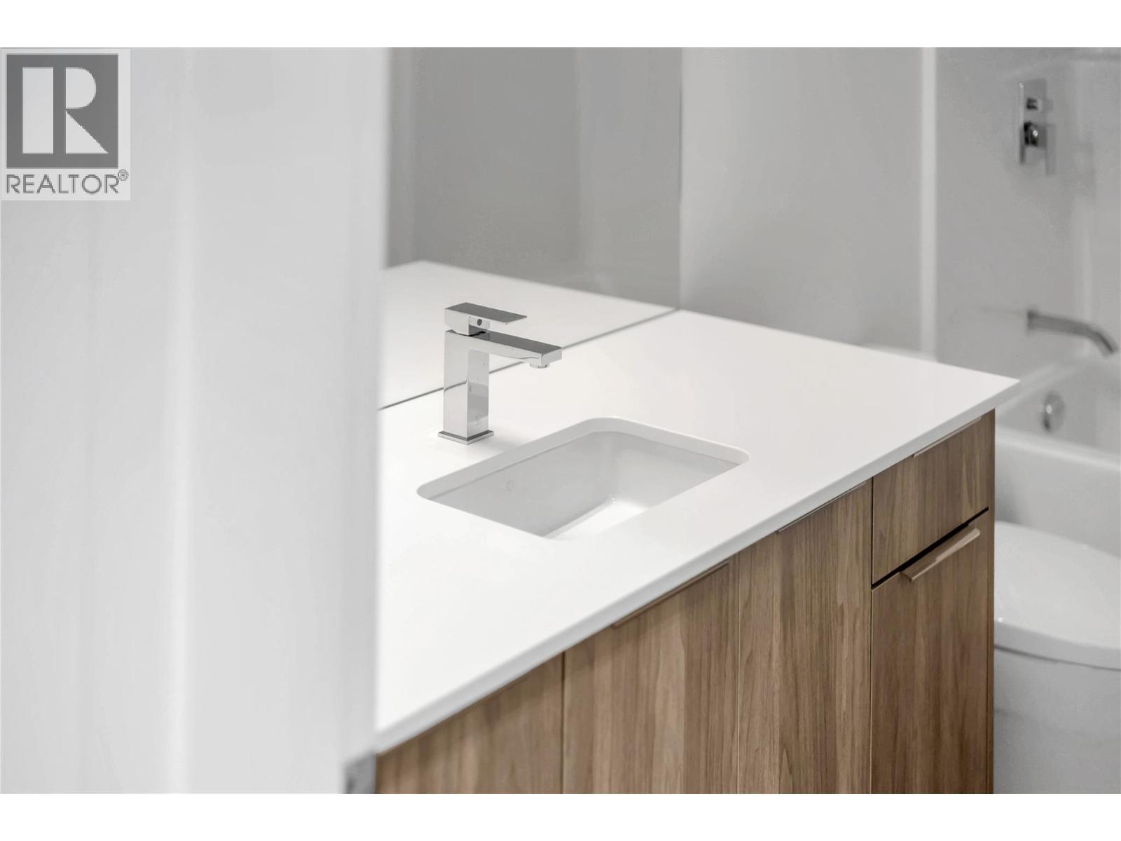 3642 Mission Springs Drive Unit# 502C, Kelowna, BC - Indoor Photo Showing Bathroom