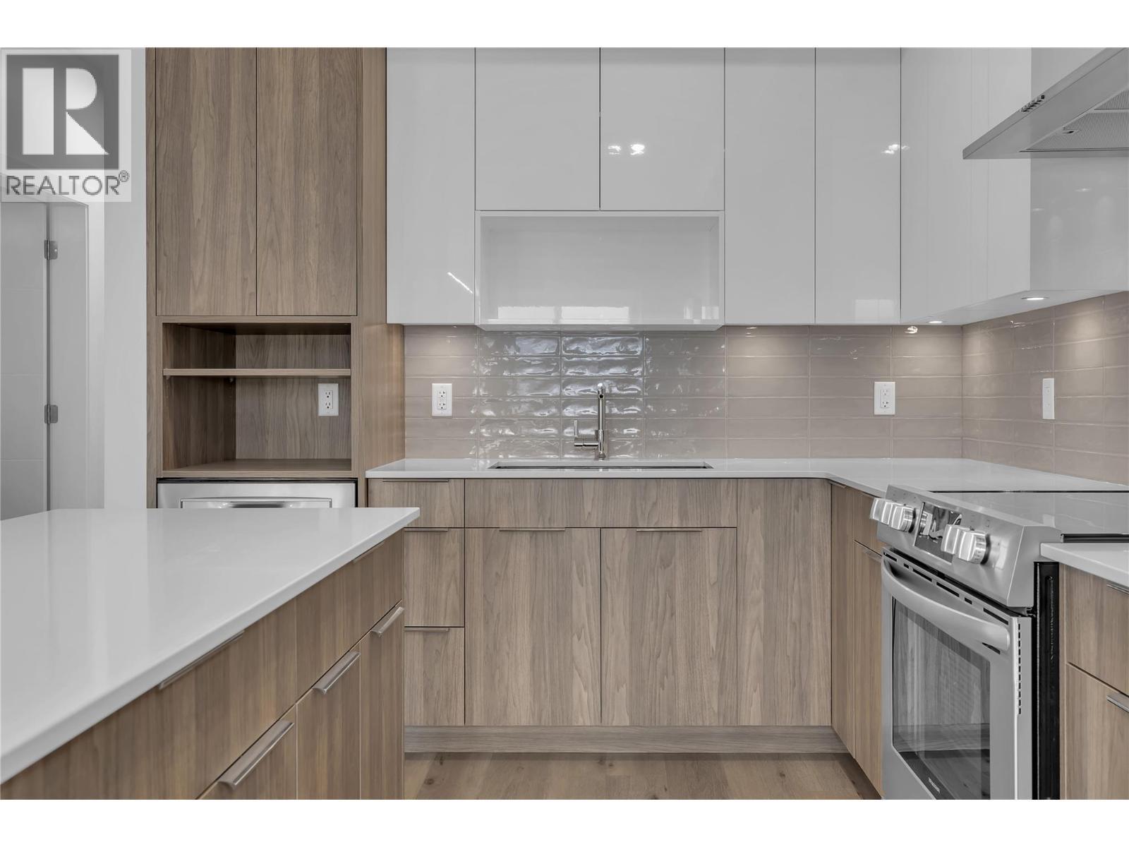 3642 Mission Springs Drive Unit# 502C, Kelowna, BC - Indoor Photo Showing Kitchen With Upgraded Kitchen