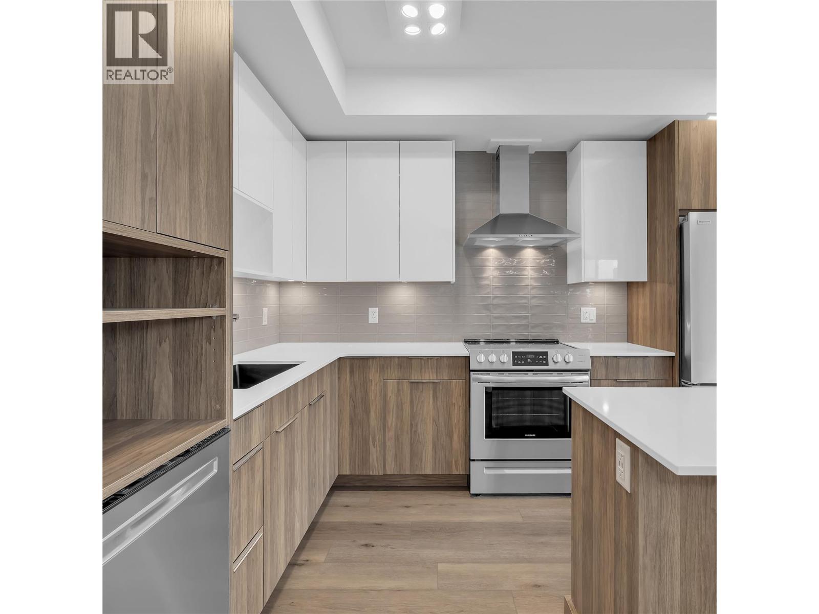 3642 Mission Springs Drive Unit# 502C, Kelowna, BC - Indoor Photo Showing Kitchen With Upgraded Kitchen