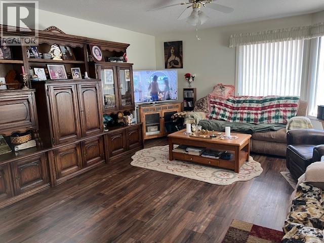 6526 Tucelnuit Drive Unit# 23, Oliver, BC - Indoor Photo Showing Living Room
