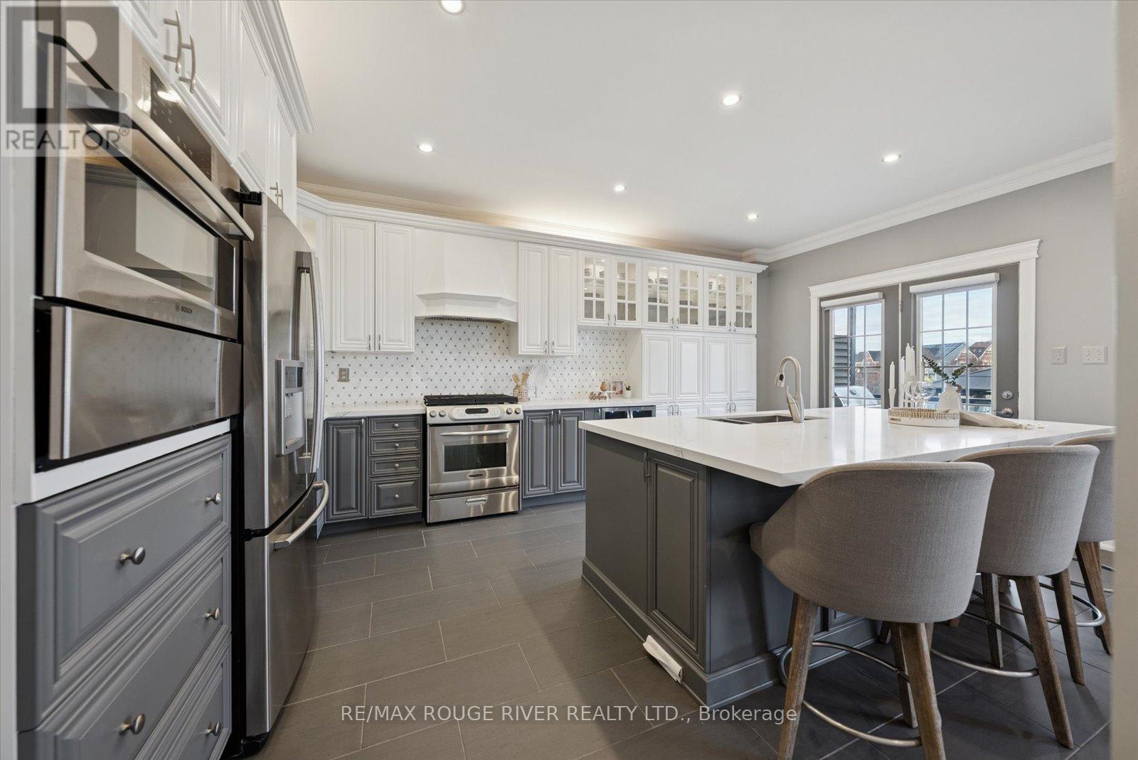 15 Eastgate Circle, Whitby (Brooklin), ON - Indoor Photo Showing Kitchen With Stainless Steel Kitchen With Upgraded Kitchen