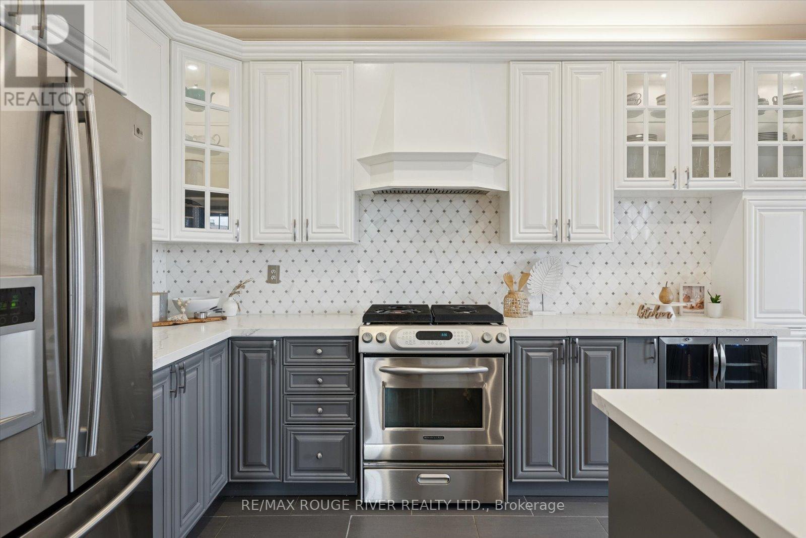 15 Eastgate Circle, Whitby (Brooklin), ON - Indoor Photo Showing Kitchen With Stainless Steel Kitchen With Upgraded Kitchen