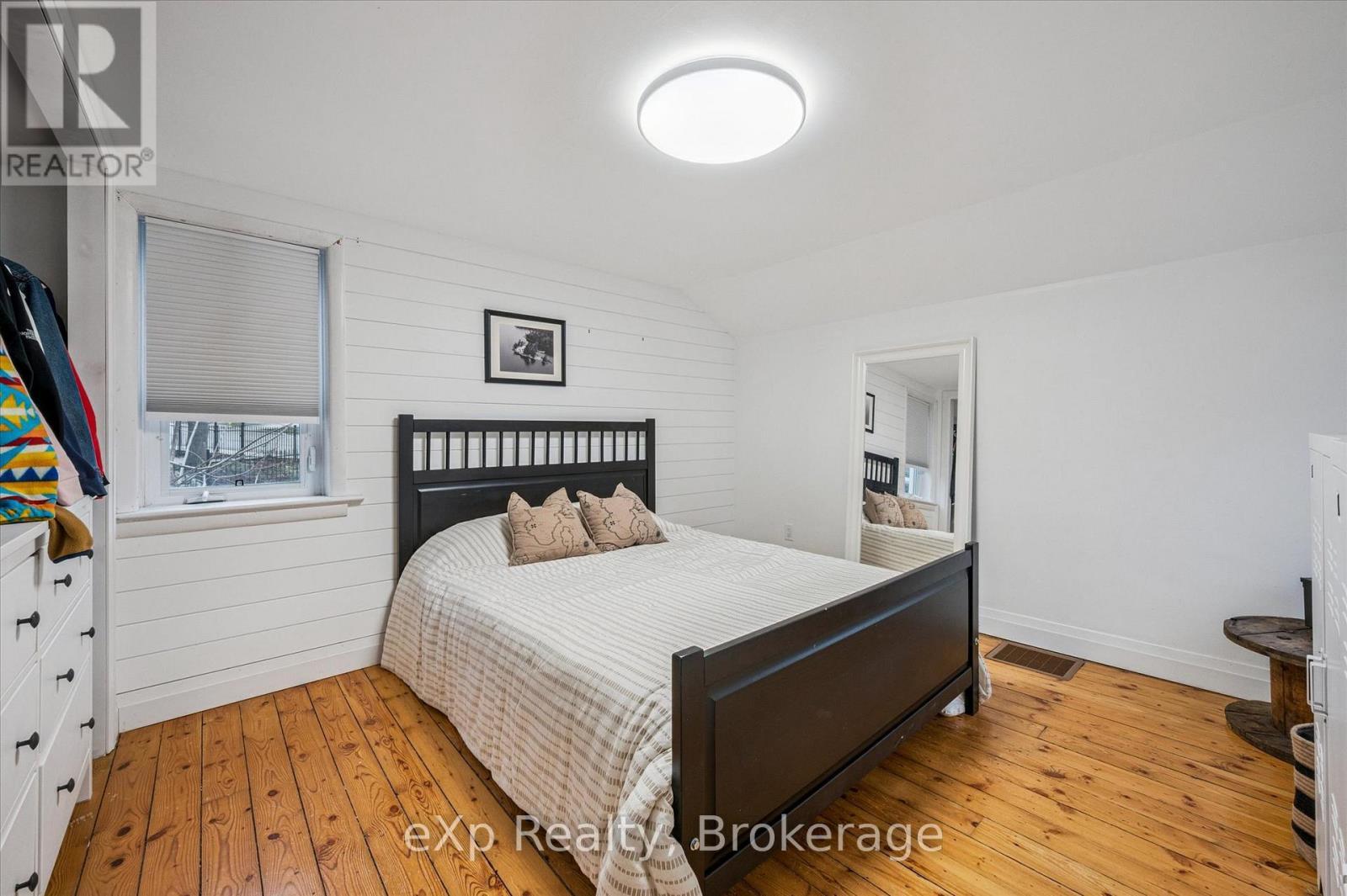 20 Bergey Street, Cambridge, ON - Indoor Photo Showing Bedroom