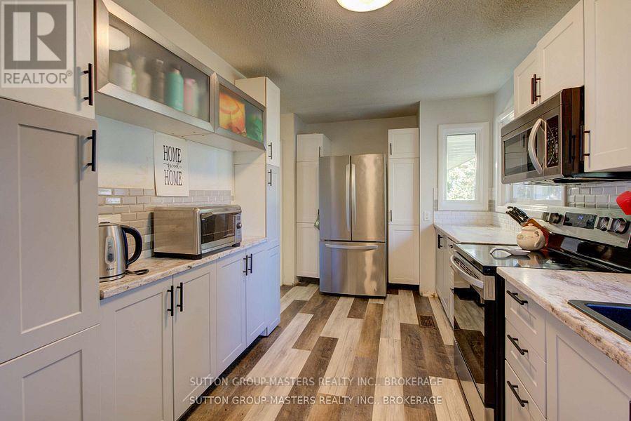 4071 Colebrook Road, South Frontenac (Frontenac South), ON - Indoor Photo Showing Kitchen