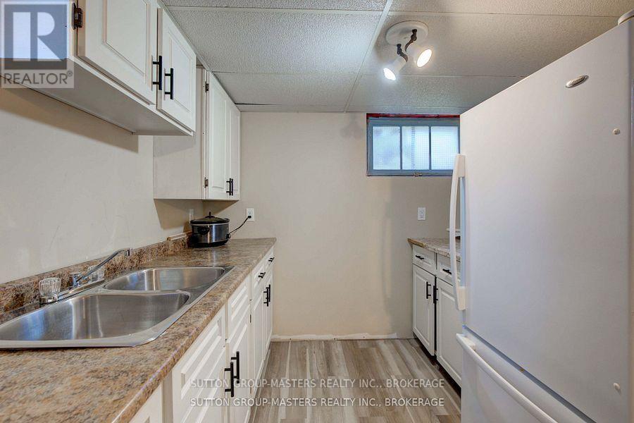 4071 Colebrook Road, South Frontenac (Frontenac South), ON - Indoor Photo Showing Kitchen With Double Sink