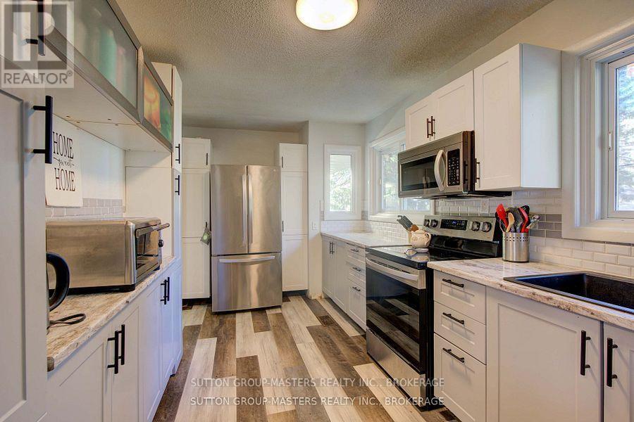 4071 Colebrook Road, South Frontenac (Frontenac South), ON - Indoor Photo Showing Kitchen