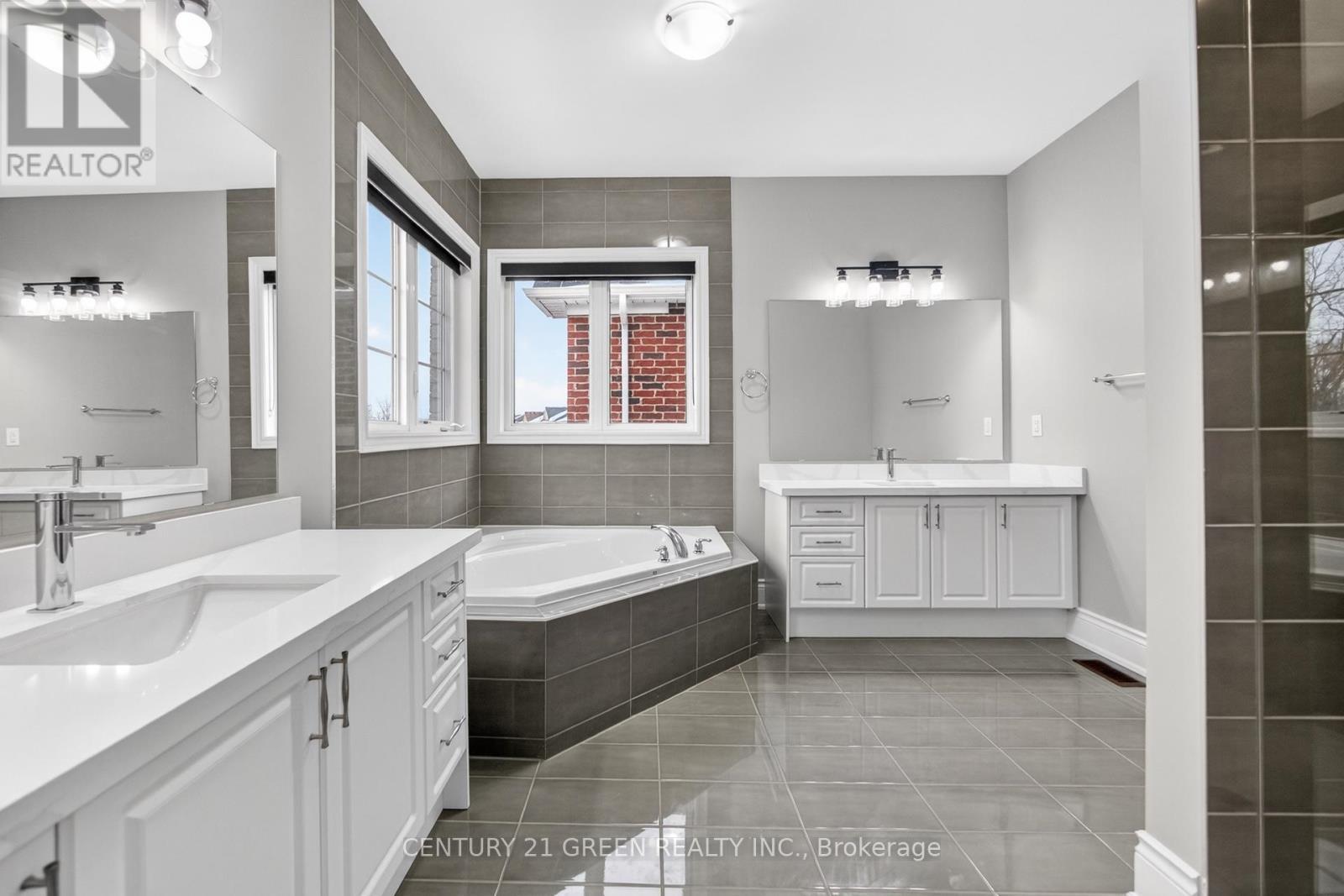 219 Humphrey Street, Hamilton, ON - Indoor Photo Showing Bathroom