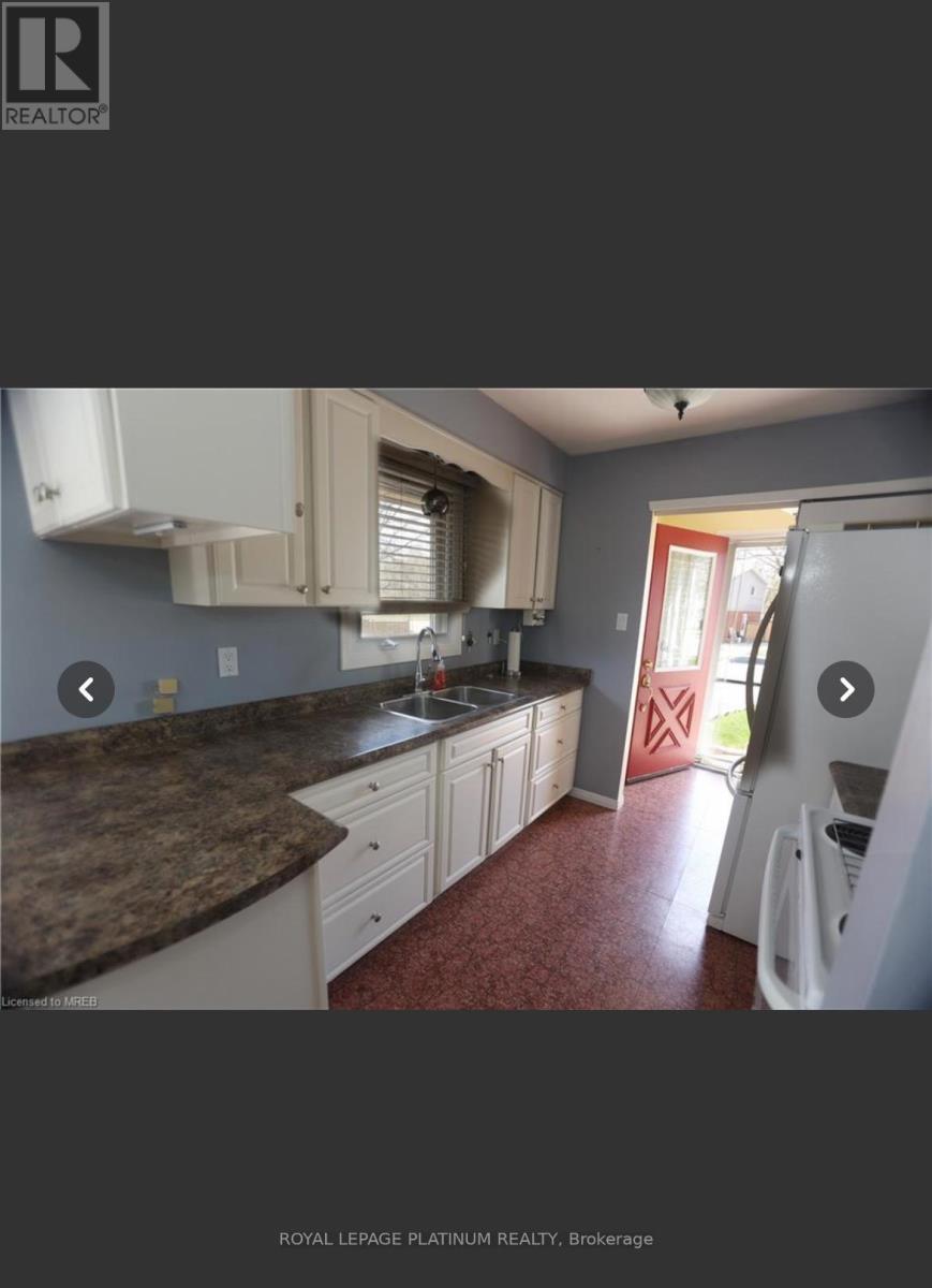 77 Culver Crescent, London East, ON - Indoor Photo Showing Kitchen With Double Sink