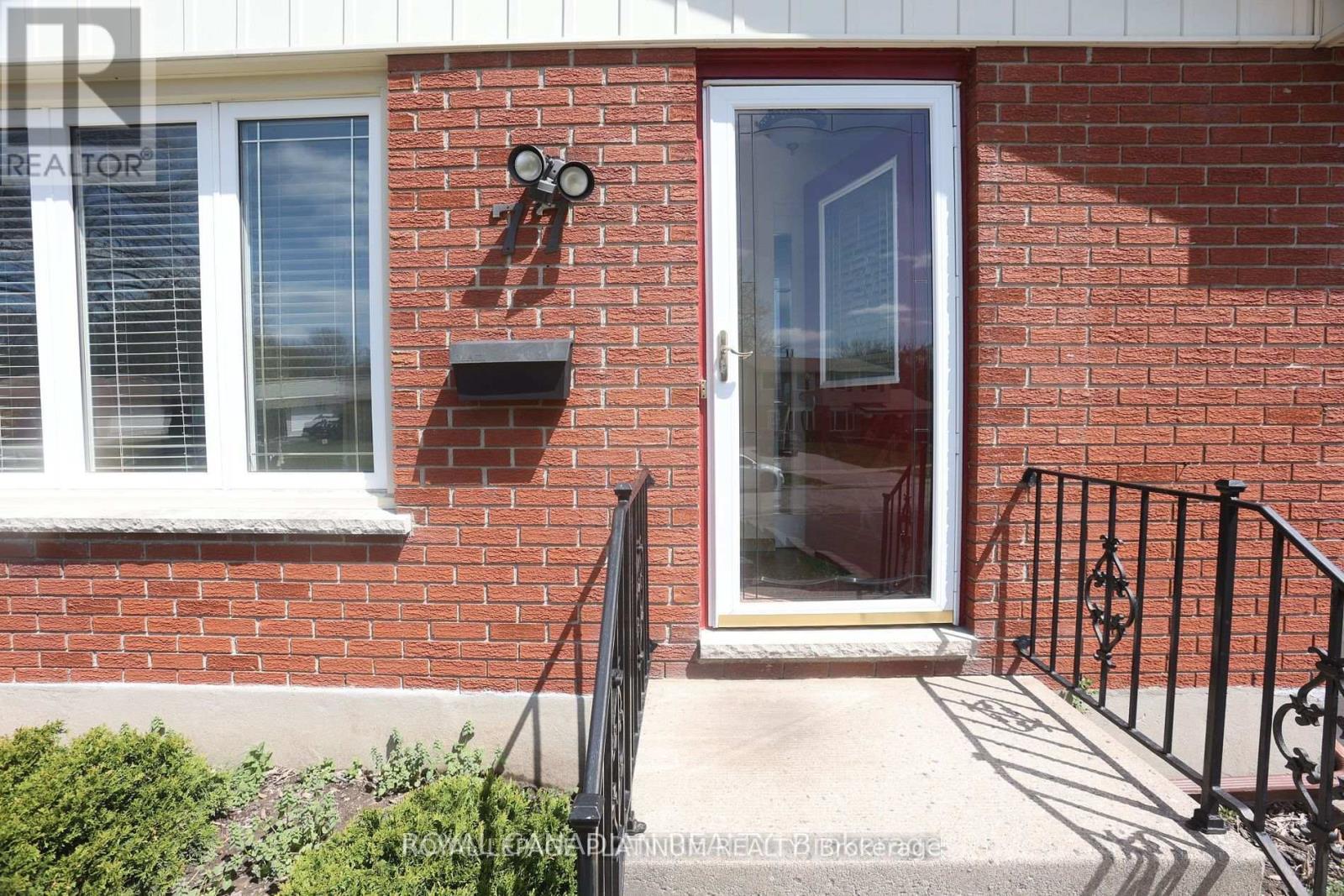 77 Culver Crescent, London East, ON - Outdoor With Exterior