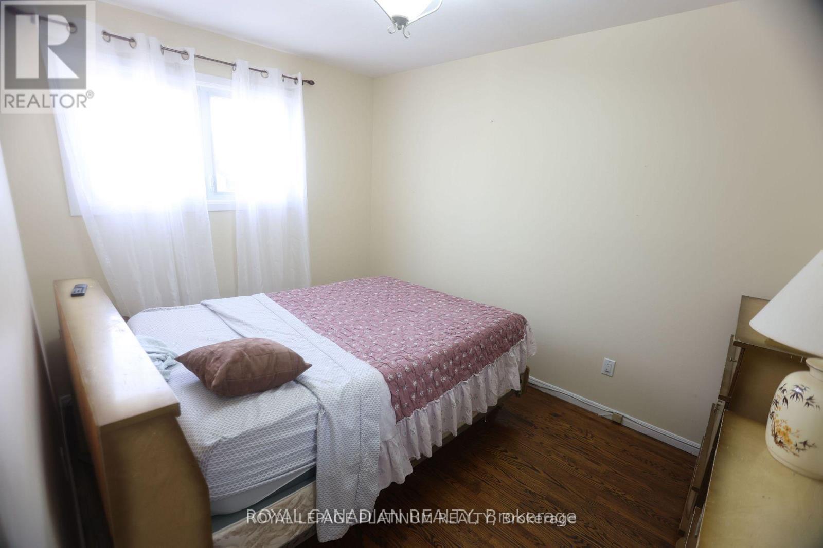 77 Culver Crescent, London East, ON - Indoor Photo Showing Bedroom