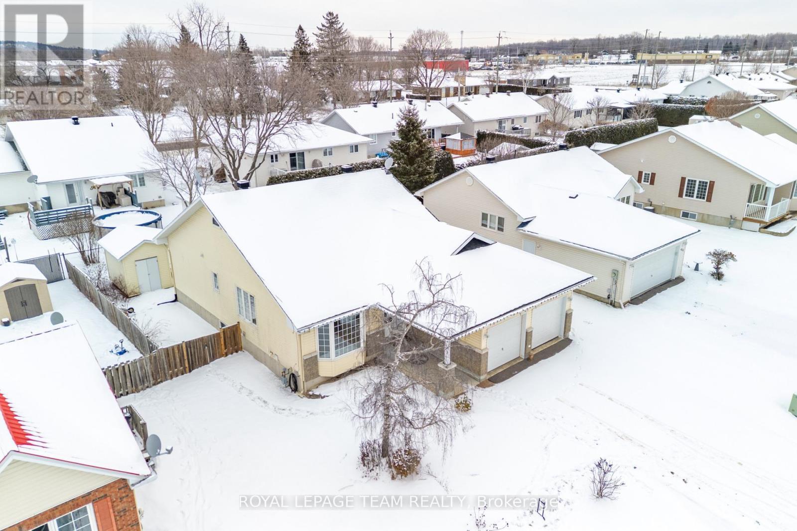 451 Mayhew Street, Renfrew, ON - Outdoor