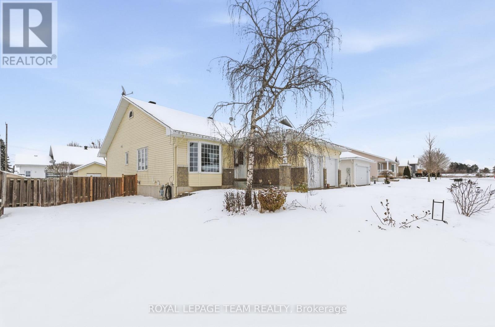 451 Mayhew Street, Renfrew, ON - Outdoor