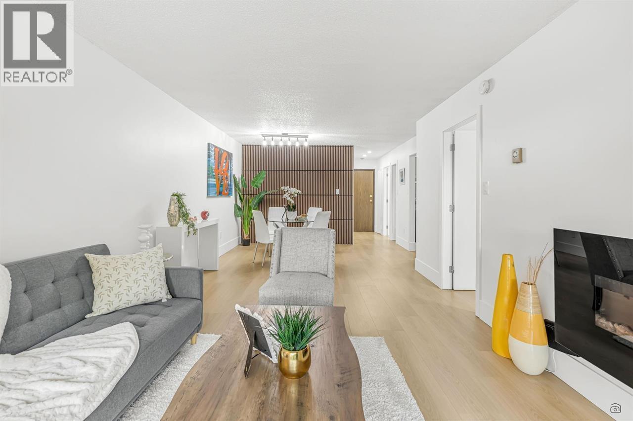 207 37 Agnes Street, New Westminster, BC - Indoor Photo Showing Living Room