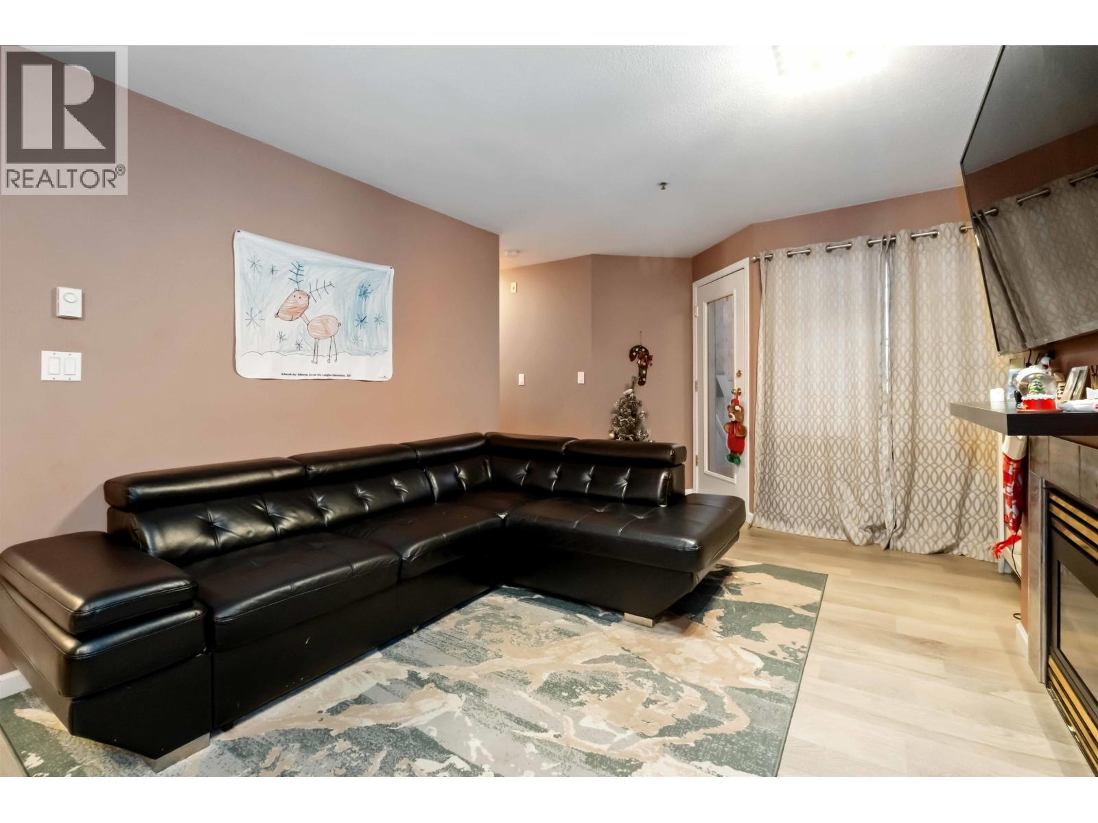401 22351 St Anne Avenue, Maple Ridge, BC - Indoor