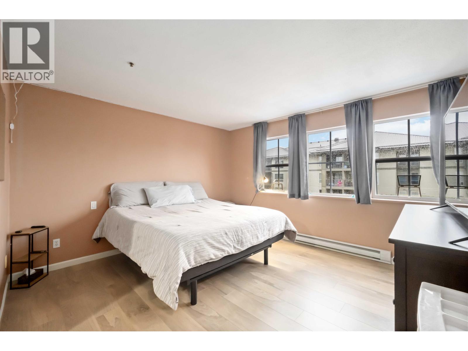 401 22351 St Anne Avenue, Maple Ridge, BC - Indoor Photo Showing Bedroom