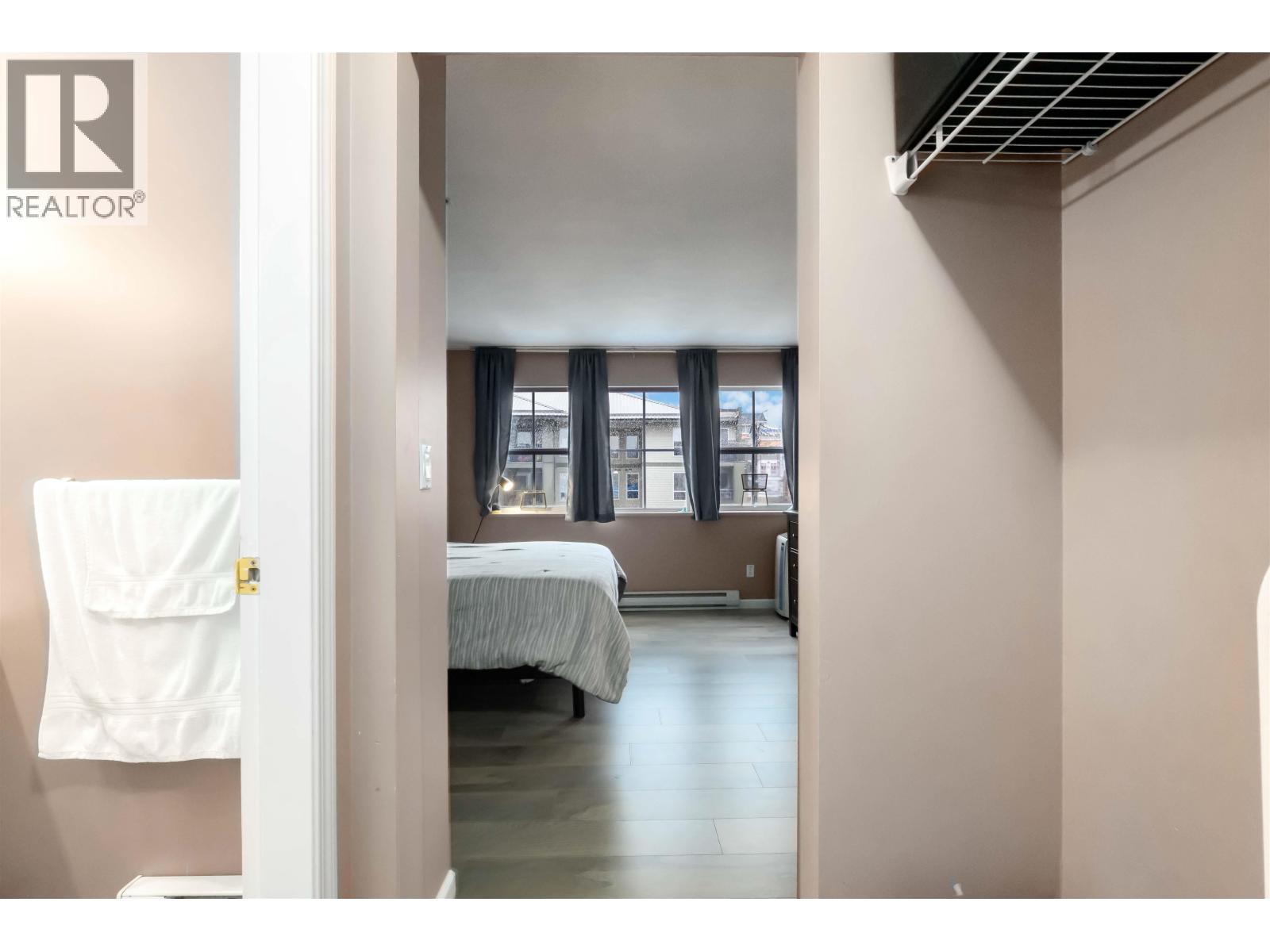 401 22351 St Anne Avenue, Maple Ridge, BC - Indoor Photo Showing Other Room