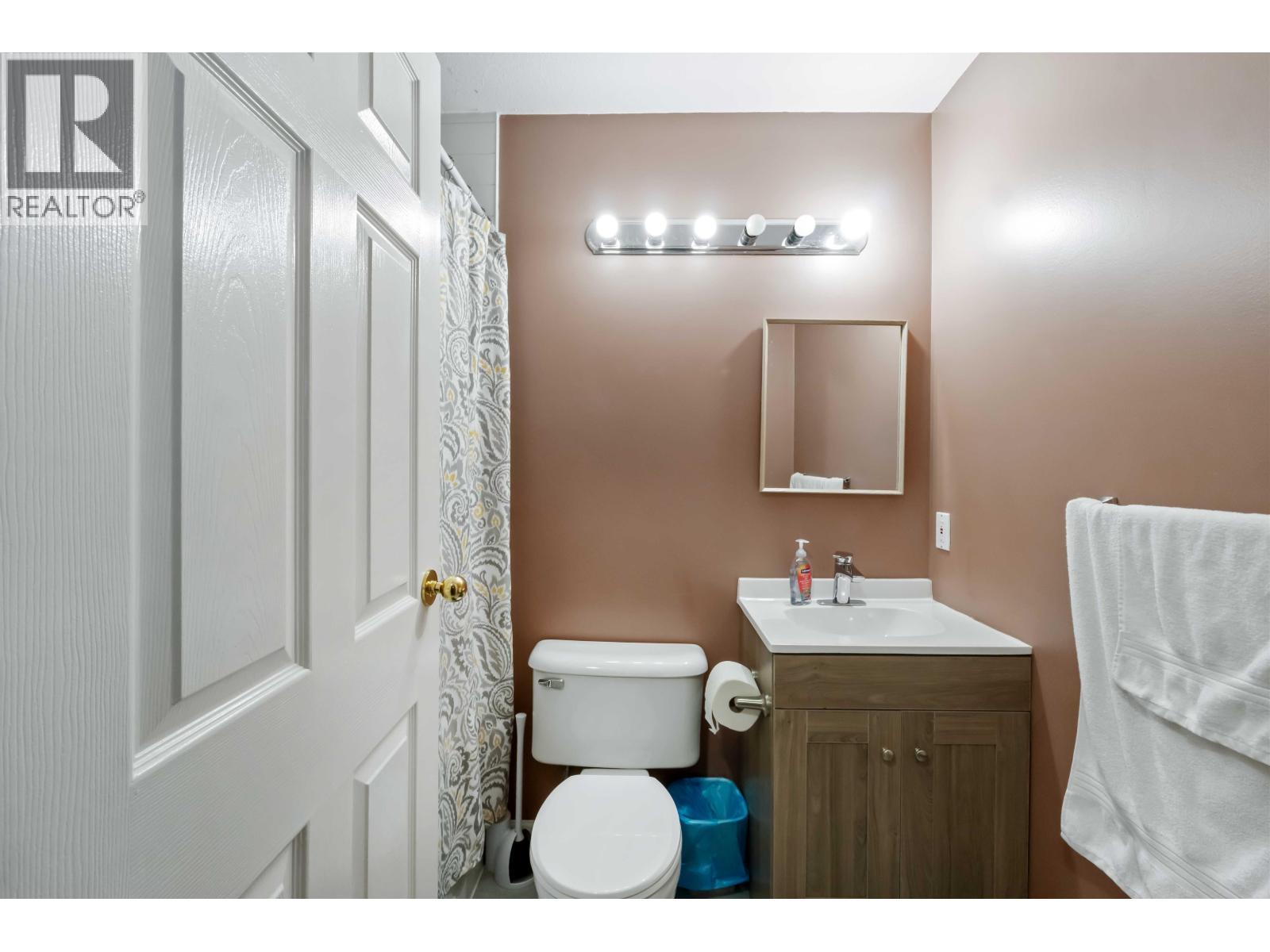 401 22351 St Anne Avenue, Maple Ridge, BC - Indoor Photo Showing Bathroom