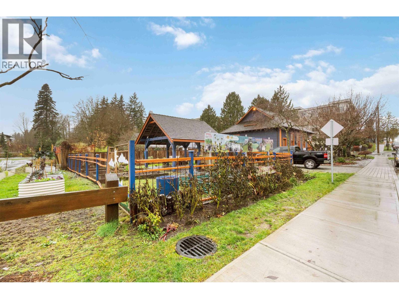 401 22351 St Anne Avenue, Maple Ridge, BC - Outdoor