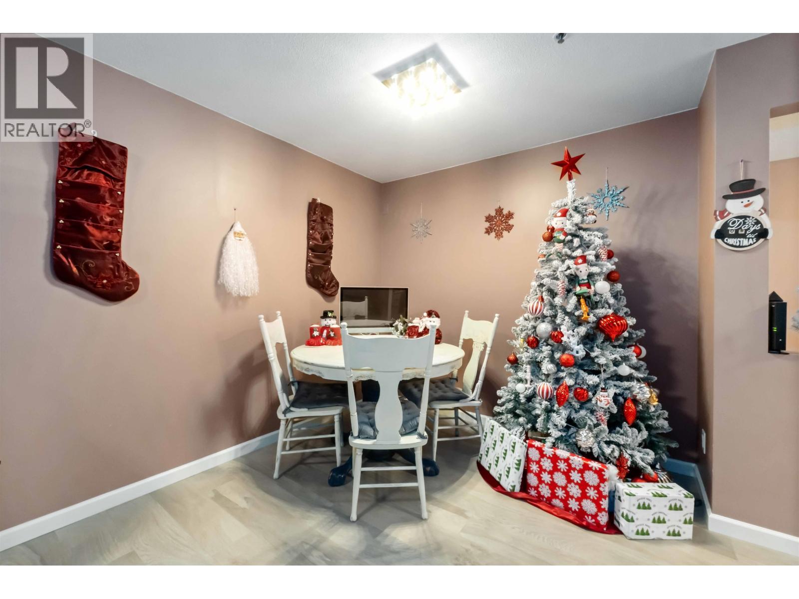 401 22351 St Anne Avenue, Maple Ridge, BC - Indoor Photo Showing Dining Room