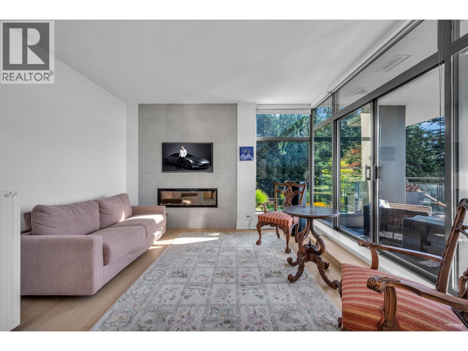 401 3315 Cypress Place, West Vancouver, BC - Indoor Photo Showing Living Room With Fireplace