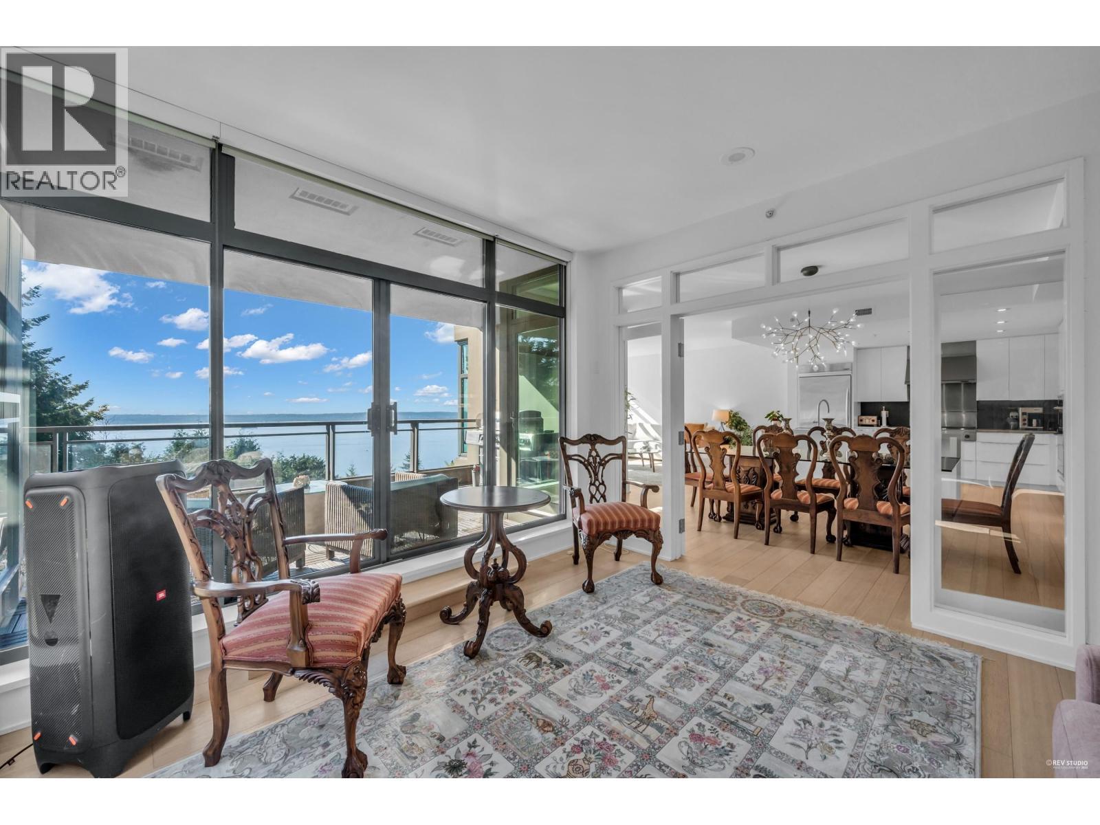 401 3315 Cypress Place, West Vancouver, BC - Indoor