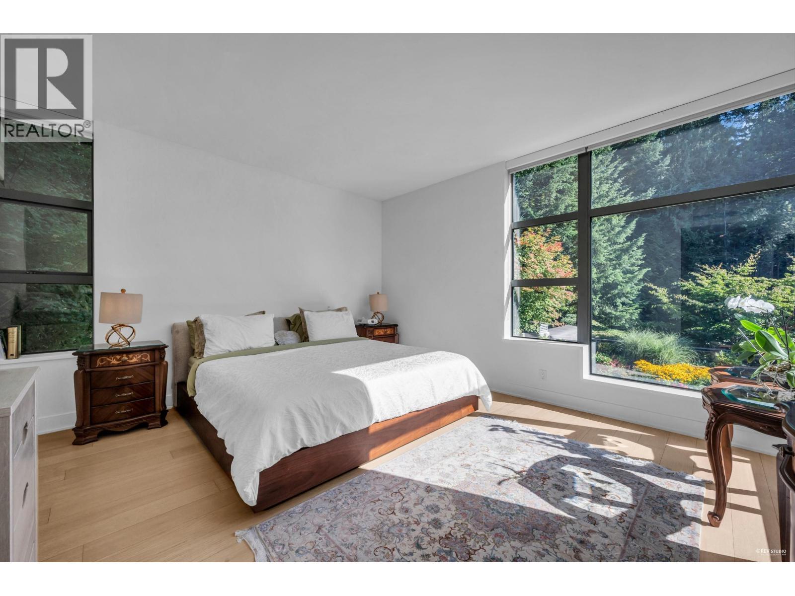 401 3315 Cypress Place, West Vancouver, BC - Indoor Photo Showing Bedroom