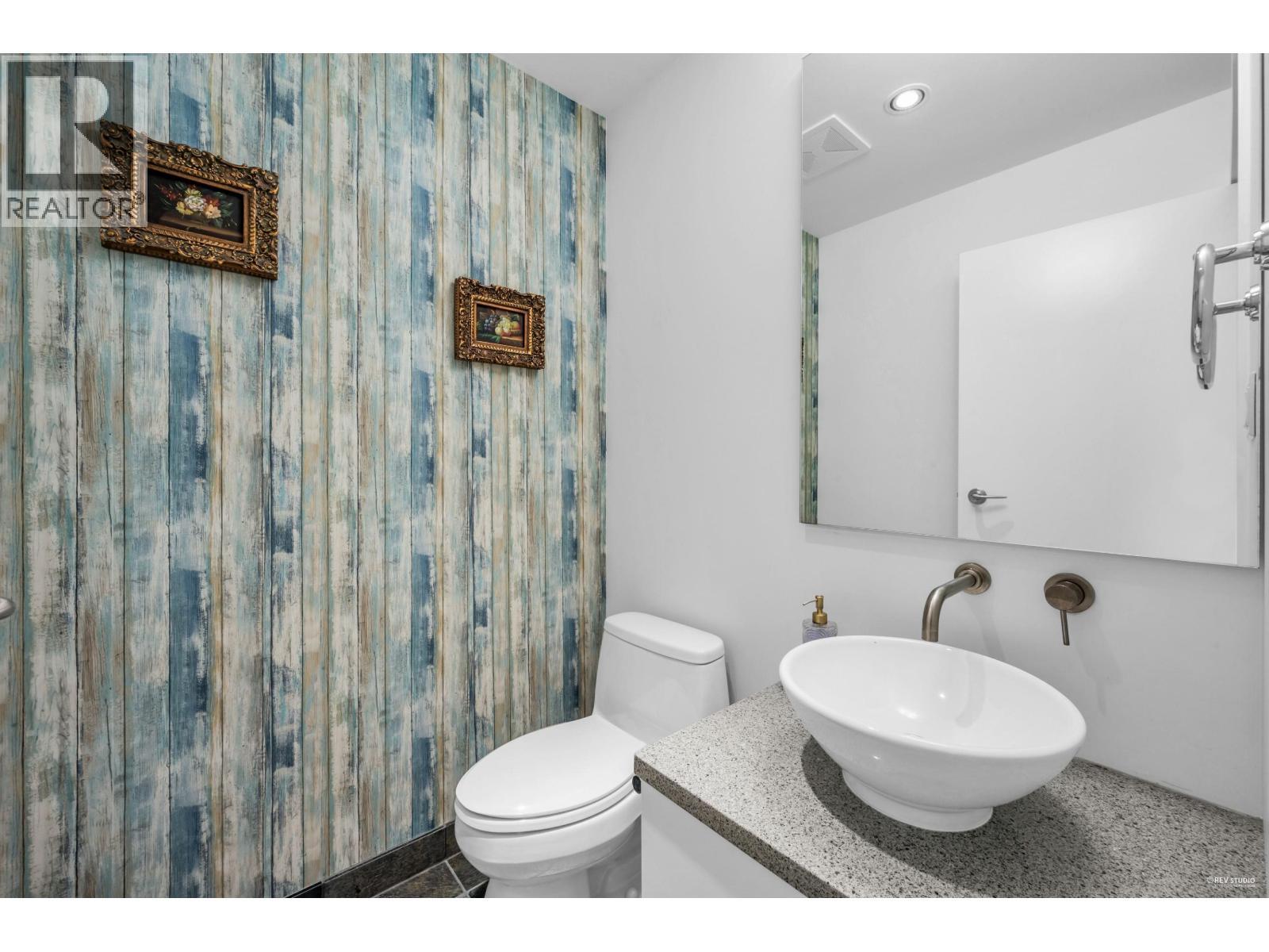 401 3315 Cypress Place, West Vancouver, BC - Indoor Photo Showing Bathroom