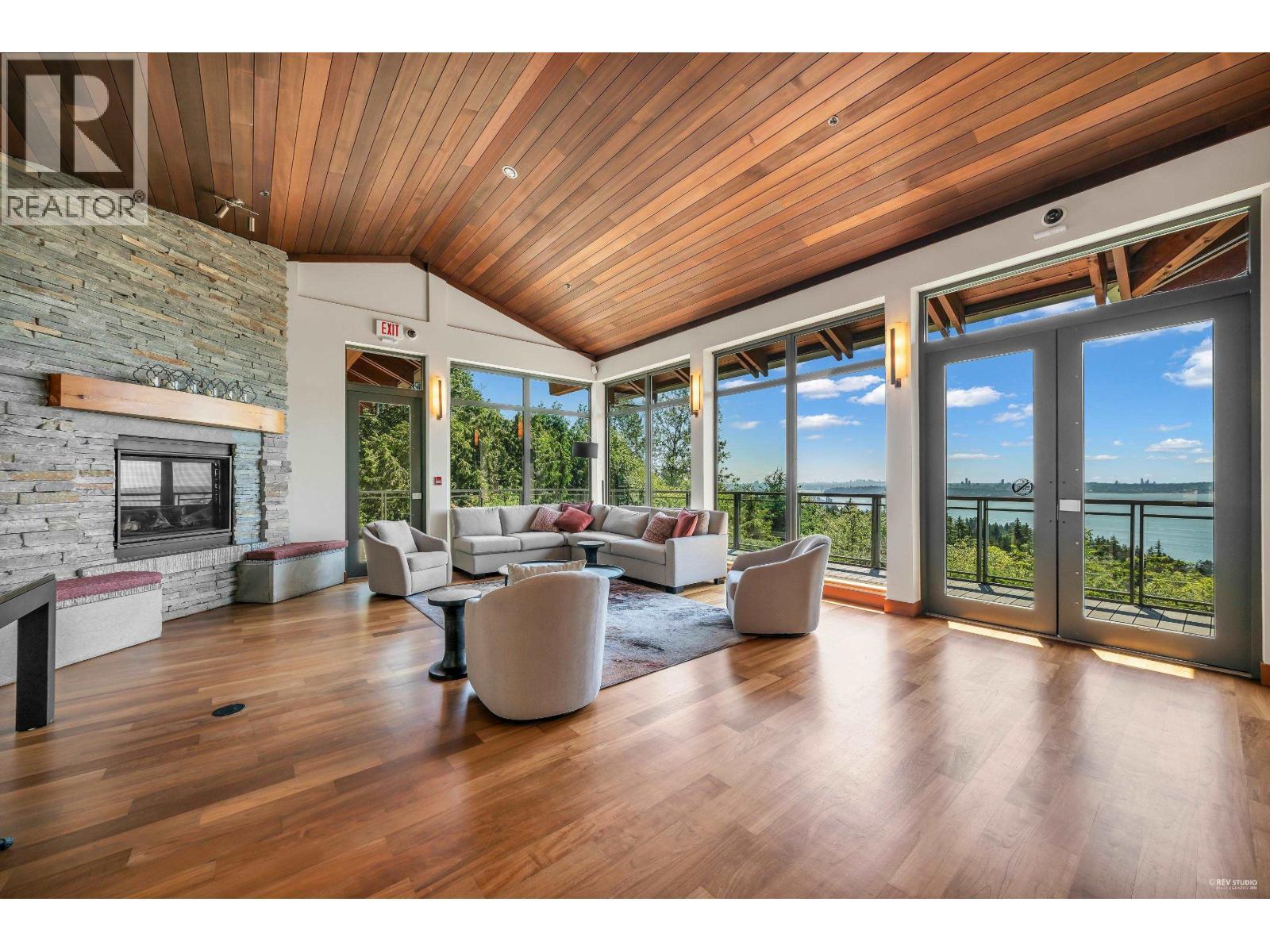 401 3315 Cypress Place, West Vancouver, BC - With Deck Patio Veranda With Exterior