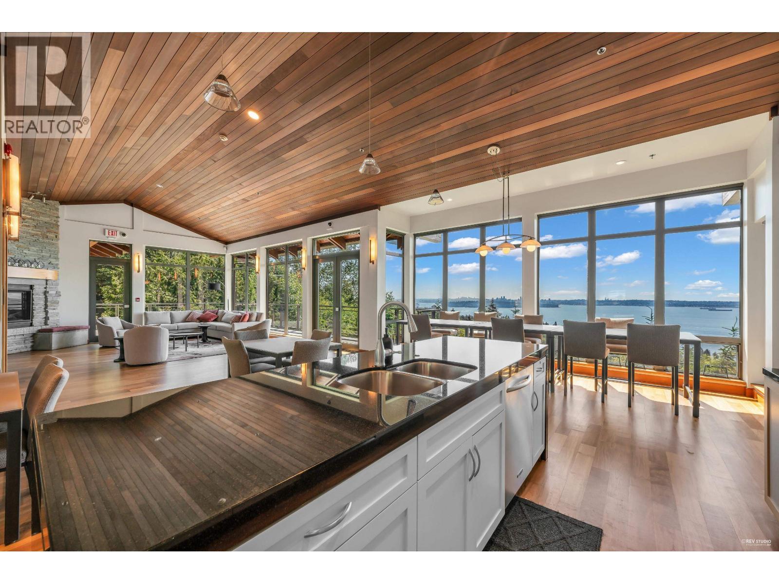 401 3315 Cypress Place, West Vancouver, BC - Indoor