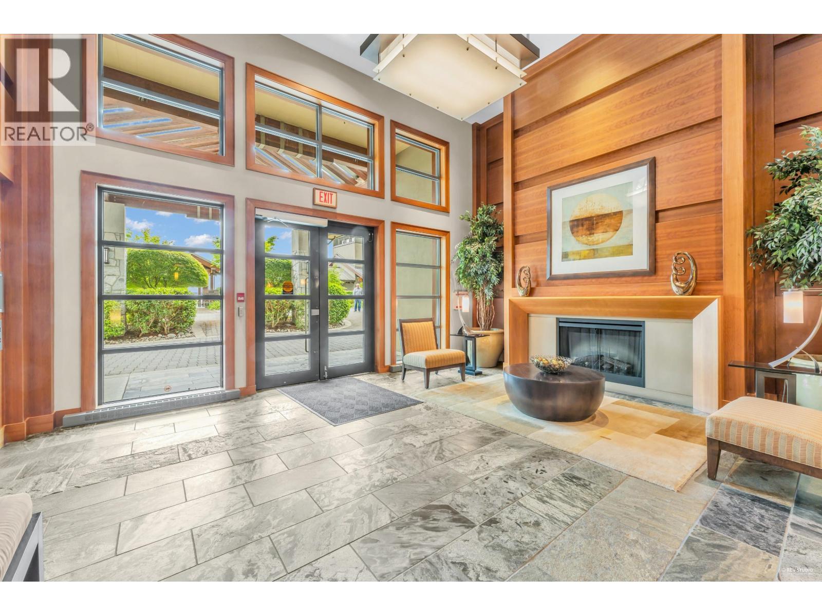 401 3315 Cypress Place, West Vancouver, BC - Indoor With Fireplace