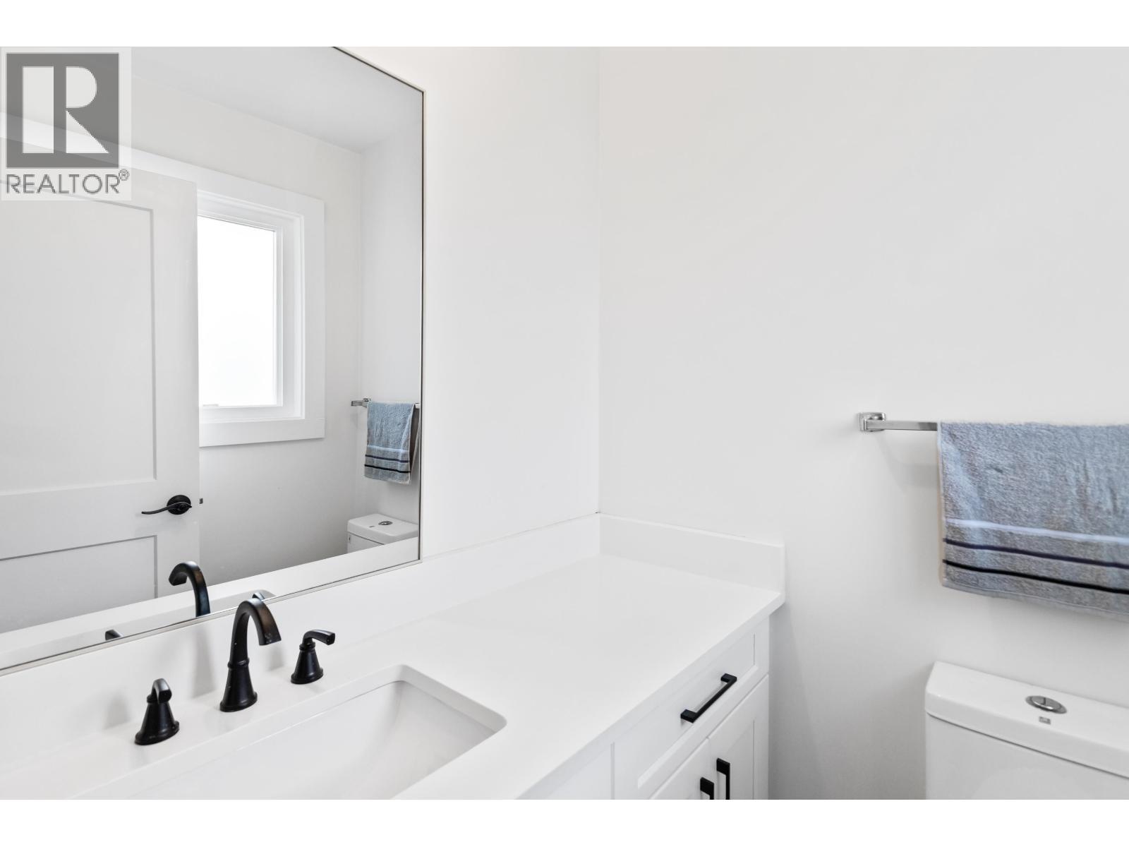 21099 Berry Avenue, Maple Ridge, BC - Indoor Photo Showing Bathroom