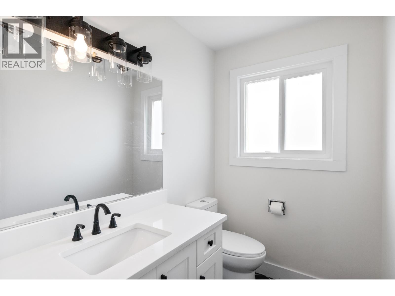 21099 Berry Avenue, Maple Ridge, BC - Indoor Photo Showing Bathroom
