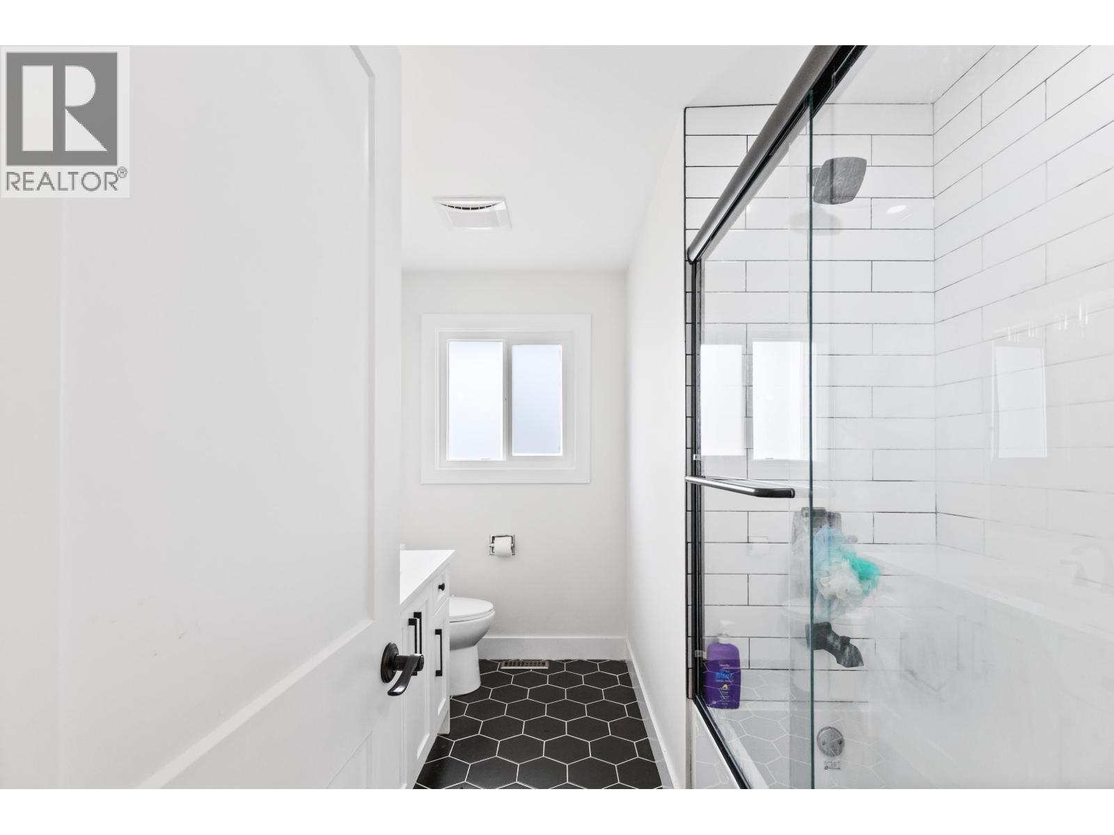 21099 Berry Avenue, Maple Ridge, BC - Indoor Photo Showing Bathroom