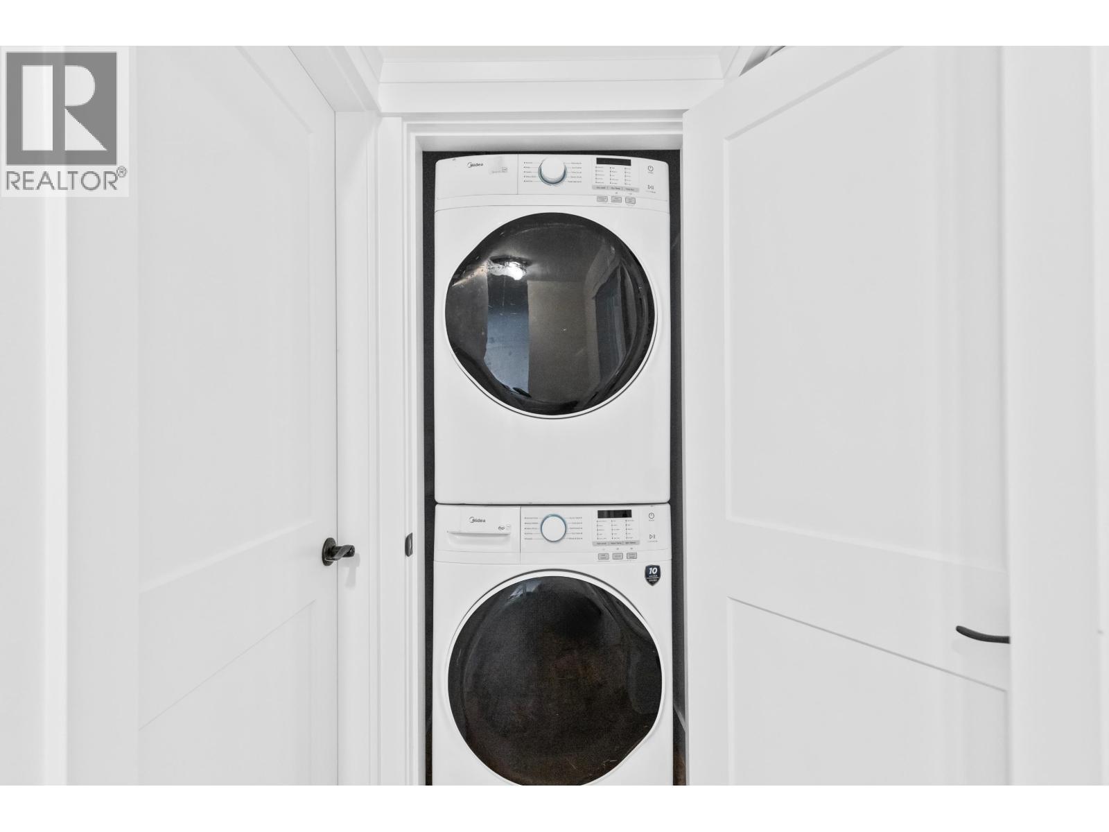 21099 Berry Avenue, Maple Ridge, BC - Indoor Photo Showing Laundry Room