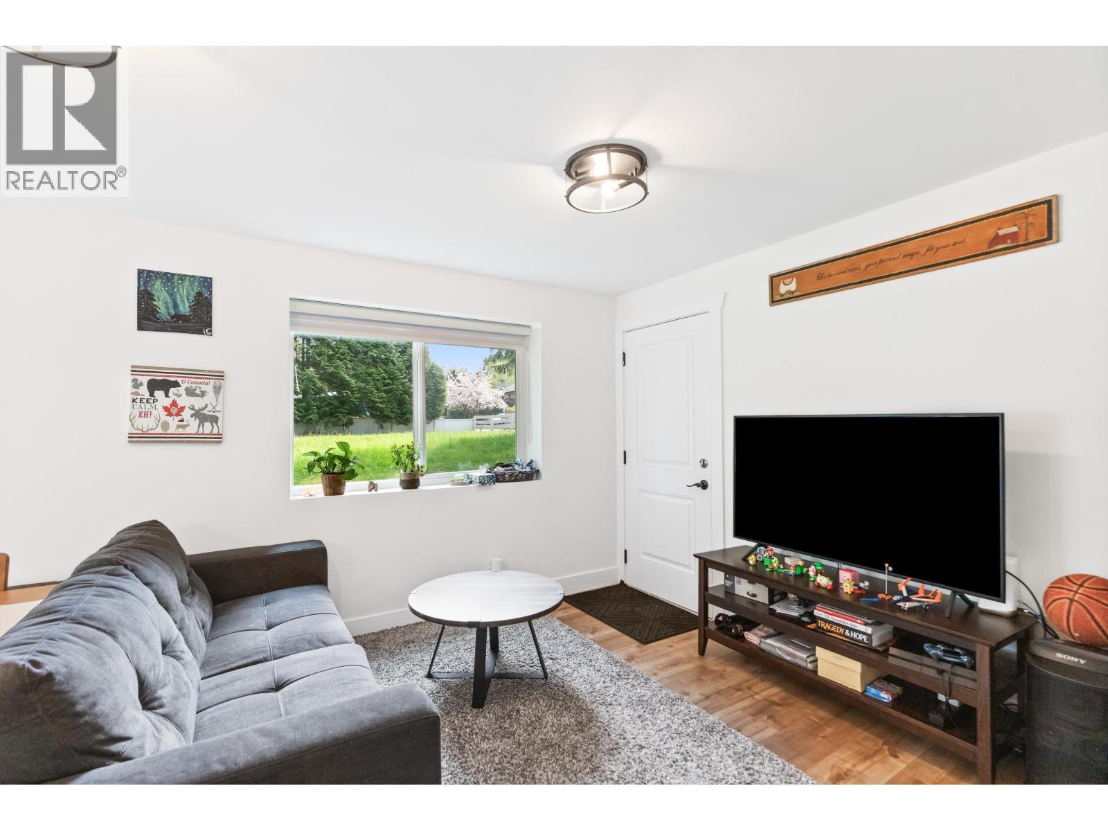 21099 Berry Avenue, Maple Ridge, BC - Indoor Photo Showing Living Room