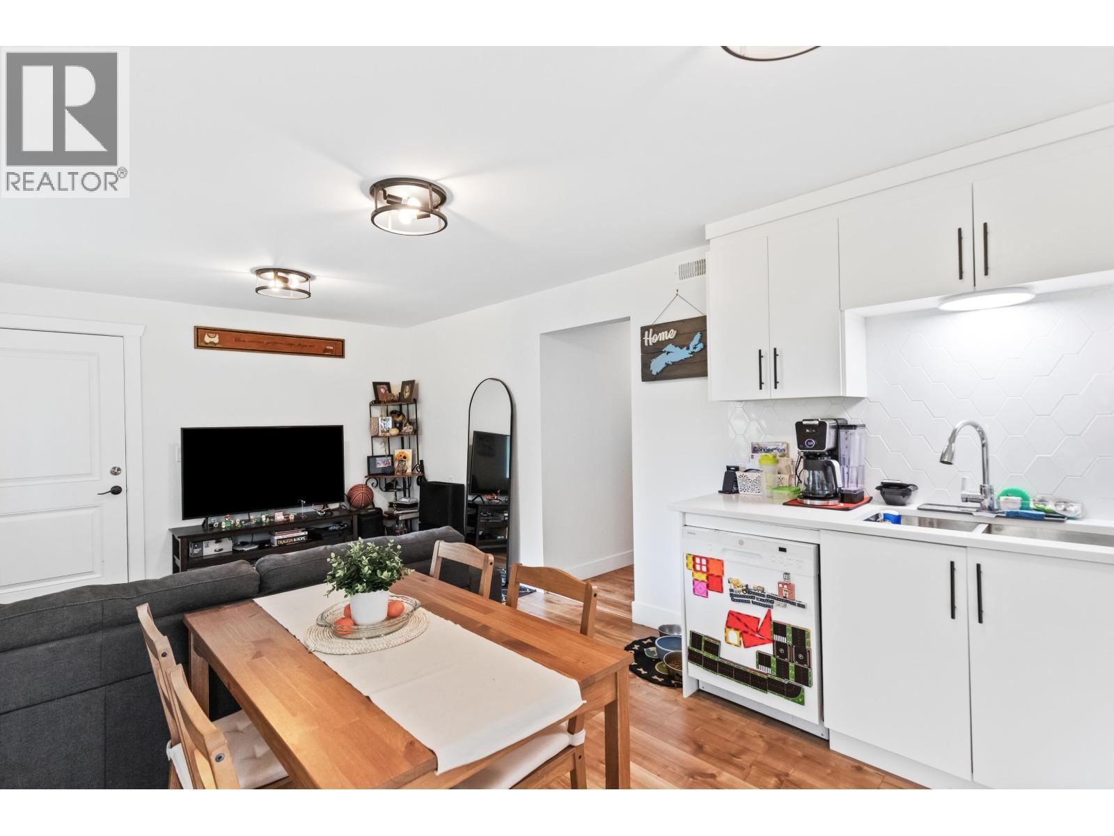 21099 Berry Avenue, Maple Ridge, BC - Indoor