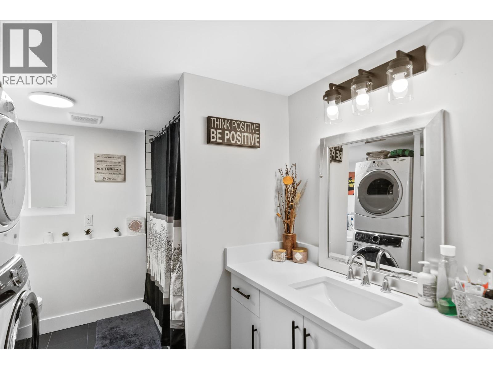 21099 Berry Avenue, Maple Ridge, BC - Indoor Photo Showing Laundry Room