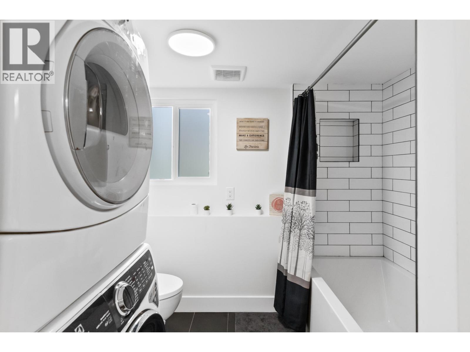 21099 Berry Avenue, Maple Ridge, BC - Indoor Photo Showing Laundry Room